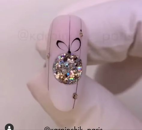 Ornament Nails Design, Light Christmas Nails, Nail Designs October, Ornament Nail Art, October Nails Fall, Wedding Nails For Bride Classy, Fall Season Nails, Nail Colors Fall, Season Nails