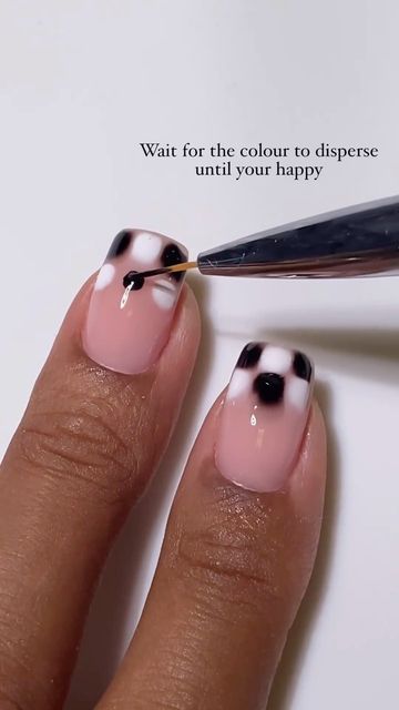 Halloween Blooming Gel Nails, Fall Nails Blooming Gel, Black Blooming Gel Nails, Fall Blooming Gel Nails, November Gel Nails, Monochrome Nail Art, Nails Checkered, Blooming Gel Nails, Blooming Gel Nail Art