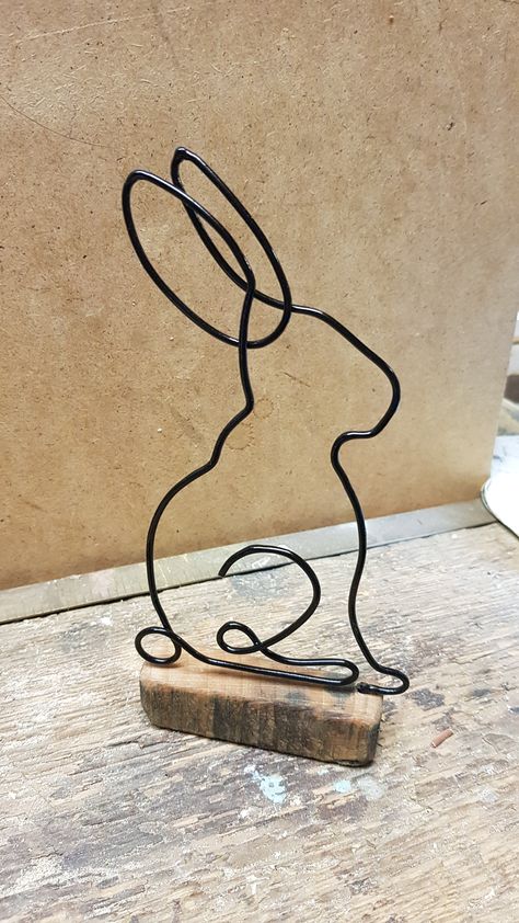 Wire Work Sculpture, Wire Art Sculpture Easy, Metal Wire Art, Barbed Wire Art, Rabbit Black, Art Fil, Wire Wall Art, Wire Knitting, Wire Art Sculpture