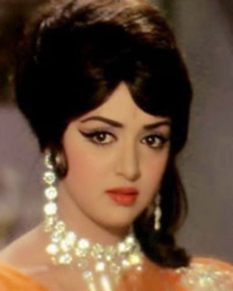 Trust your heart if the seas catch fire... Bollywood Vintage, Elle Mcpherson, Meena Kumari, Bollywood Makeup, Bollywood Images, Bollywood Theme, Beautiful Horses Photography, Makeup Inspired, Hema Malini