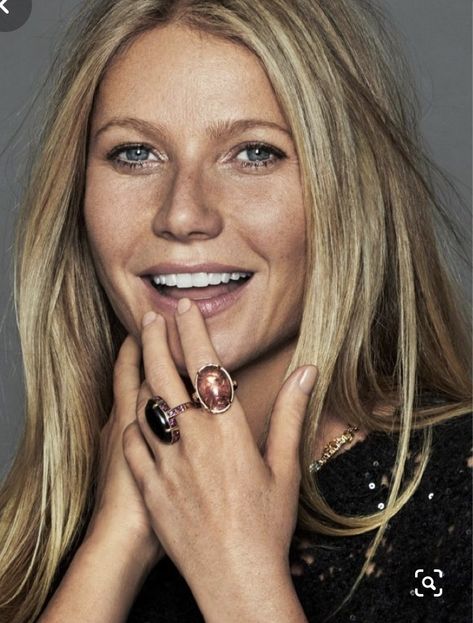 Gwenyth Paltrow Hair, Gwenyth Paltrow Style, Gwyneth Paltrow Style, Elle Spain, Long Hairstyle, Celebrity Hair, Elegante Casual, Elle Magazine, Gwyneth Paltrow