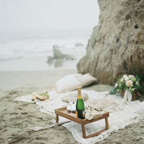 Romantic Beach Picnic, Beach Picnic Party, Romantic Beach Photos, Picnic On The Beach, Beach Proposal, Sonoma Wine Country, Picnic Inspiration, Jamaica Vacation, Beach Pink