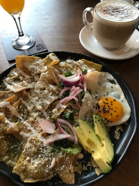 Chilaquiles Aesthetic, Salvadorian Food, Mexican Snacks, Best Breakfast Recipes, Food Is Fuel, Cooking Recipes Desserts, Food Platters, Food Obsession, Pretty Food