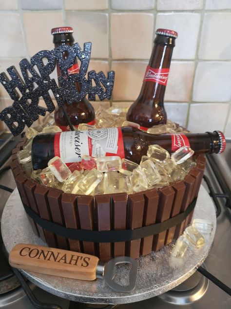 Budweiser kit kat ice bucket birthday cake 🍻 Budweiser Cake Ideas, Budweiser Cake, Ice Bucket Cake, 21st Bday Cake, Homemade Birthday Gifts, Kit Kat Cake, New Birthday Cake, Birthday Presents For Men, 21st Cake