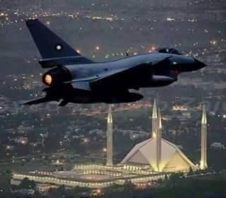 "Magnificent view of a PAF Jet going over Faisal Mosque in the evening !!! Pakistan Wallpaper, Ramzan Images, Air Force Jet, Faisal Mosque, Pakistan Air Force, Pakistan Defence, Pak Army Soldiers, Pakistan Armed Forces, Pakistan Travel