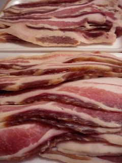 Home Made Bacon, Preserving Meat, Smoked Bacon Recipes, Curing Bacon, Curing Meat, Cured Meat Recipes, Homemade Bacon, Homemade Sausage Recipes, Dehydrated Foods