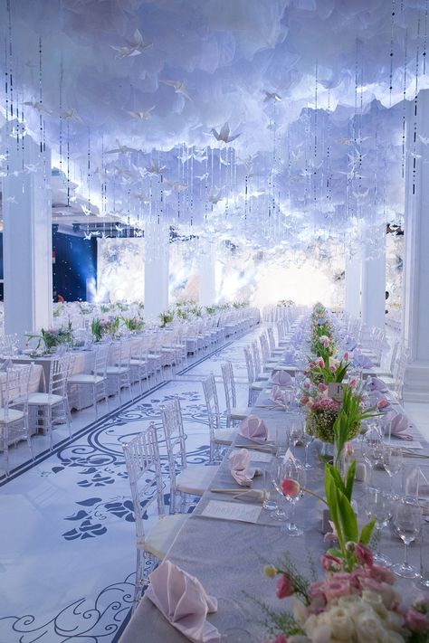 Cloud 9 Wedding, Diy Winter, Stage Decoration, Winter Wedding Decorations, Wedding Scene, Winter Wonderland Wedding, Wedding Stage Decorations, Wedding Linens, Wonderland Wedding