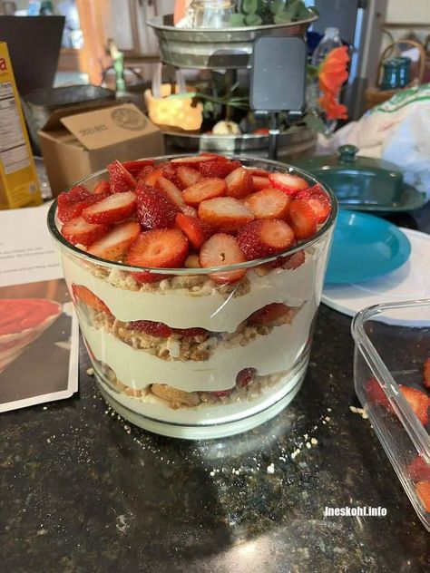 Strawberry Cheesecake Trifle Strawberry Cheesecake Trifle Recipe, Strawberry Cheesecake Trifle, Ineskohl Kitchen, Digestive Cookies, Canned Strawberries, Strawberry Trifle, Cheesecake Trifle, Fried Bread, Fruit Pies