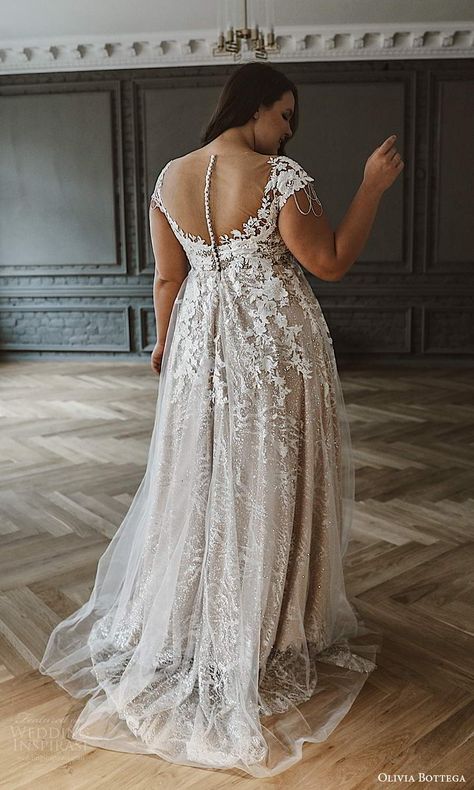 Gown by Olivia Bottega 2021 (Back View) Flattering Wedding Dress, Olivia Bottega, Curvy Wedding, Plus Wedding Dresses, Plus Size Bridal, Plus Size Wedding Dresses, Wedding Inspirasi, Plus Size Wedding Gowns, Curvy Bride