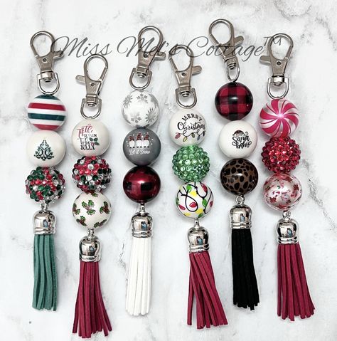 Adult Blankets, Keychain Crafts, Christmas Keychains, Christmas Party Crafts, Key Wristlet, Christmas Keychain, Beads Bag, Keychain Charms, Beaded Charms