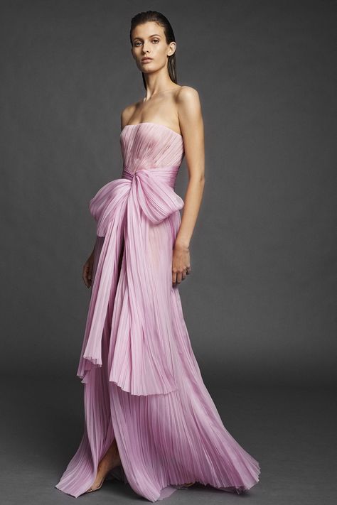 J. Mendel Bow-Accent Silk-Organza Gown Vogue Gowns, Organza Gowns, Winter Typ, Paris Mode, Dior Haute Couture, Looks Party, Mode Kpop, Couture Gowns, Gorgeous Gowns