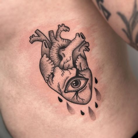 𝕬𝖓 𝕬𝖓𝖆𝖙𝖔𝖒𝖎𝖈𝖆𝖑 𝕳𝖊𝖆𝖗𝖙 { F R E S H & H E A L E D } Anatomical heart on the ribs for Ross! 1st photo is when it was freshhhh, then 2nd is healed. Had a lot of fun doing this one a couple months back & loved getting to see the healed result. Thanks so much for the time & trust dude & for taking care of it 🫶🏻 { 𝕱𝖎𝖓𝖉 𝕸𝖊 @highflyerstattoostudio 𝖀𝖘𝖎𝖓𝖌: @bishoprotary @blackclaw @dynamiccolor @worldfamousink @pantheraink @butterluxe_uk } • • • #anatomicalhearttattoo #hearttattoo #ribtattoo #uktat... Heart Tattoo Anatomical, Anatomic Heart Tattoo, Lil Tattoo, Anatomically Correct Heart, Anatomical Heart Tattoo, Anatomical Heart, Rib Tattoo, Tattoo Inspo, Heart Tattoo