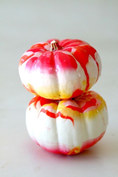 25 No Carve Pumpkin Decorating Ideas Marbled Pumpkins, Tie Dye Pumpkin, Pumpkin Painting Party, Pumpkin Decorating Diy, Creative Pumpkin Painting, Creative Pumpkin Decorating, Halloween Pumpkin Diy, Unicorn Pumpkin, No Carve Pumpkin Decorating