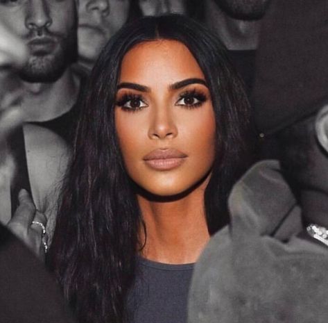 ♡ ; Pinterest : @ XOkikiiii Makeup Ideas Contouring, Kim Kardashian Makeup Looks, Kim K Makeup, Kylie Jenner Kim Kardashian, Kim Kardashian Wedding, Kardashian Wedding, Estilo Kim Kardashian, Silvester Make Up, Kim Kardashian Kylie Jenner