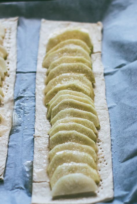 Puff Pastry Apple Tart, Cabbage Rolls Polish, French Apple Tart Recipe, Apple Crostata, Healthy Apple Desserts, Puff Pastry Apple, French Apple Tart, Puff Pastry Recipe, Apple Tart Recipe