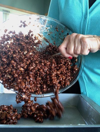 Puffed Wheat Cake, Puffed Wheat Squares, Wheat Cake Recipe, Puffed Wheat, Chocolate Puff, Dessert Squares, Square Recipes, Rice Krispie Treats, Cereal Recipes