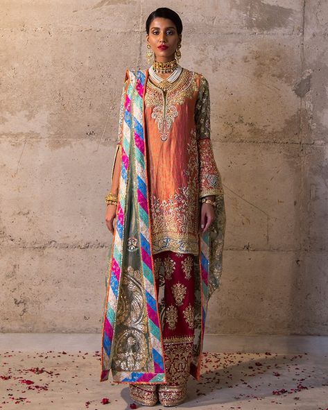 Haldi Dresses, Kamiar Rokni, Salwar Suit Neck Designs, Eastern Fashion, Desi Dress, Shadi Dresses, Nikkah Dress, Velvet Dress Designs, Pakistani Party Wear