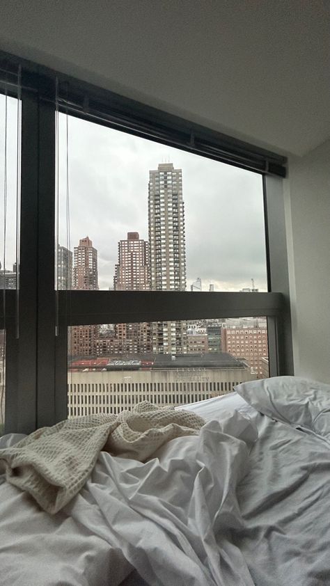 Nyc College Life Aesthetic, Nyu Student Aesthetic Dorm, Nyu Dorm Aesthetic, School Dorm Aesthetic, Nyu Student Aesthetic, Nyu Dorm, Nyu Steinhardt, Nyc Student, Dream Penthouse