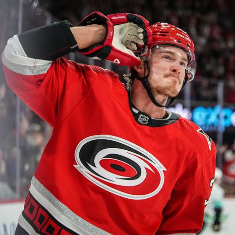 Andre Svechnikov, Hockey Drawing, Andrei Svechnikov, Puck Bunny, Sebastian Aho, Nhl Hockey Players, Hockey Aesthetic, Hockey Men, Hot Hockey Players