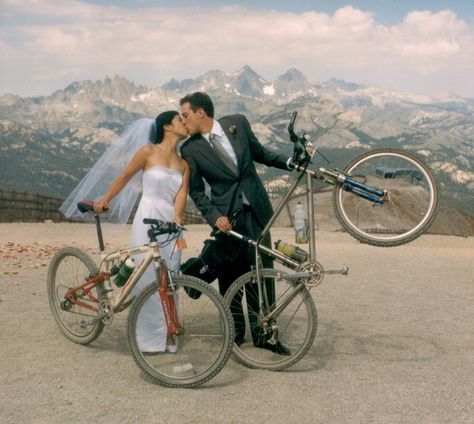 Mammoth Mountain Summer Wedding. Photo by Cooke's Fine Photography. Learn more at www.mammothmountain.com/Sales/Weddings. Mountain Bike Wedding. Mountain Bike Engagement Photos, Mountain Bike Wedding, Mtb Wedding, Dirt Bike Wedding, Asheville Elopement, Mountain Biking Photography, Bicycle Photography, Bike Wedding, Bicycle Wedding