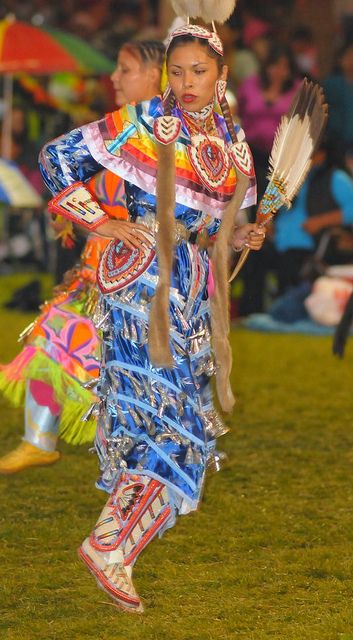 Kamloopa Powwow 2010 I adore this color blue! Native American Jingle Dress, Jingle Dress Dancer, Powwow Dancers, Powwow Outfits, Fancy Shawl, Native Regalia, Native American Dance, Jingle Dress, Powwow Regalia