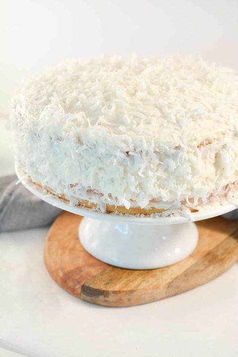 Moist Coconut Cake, Coconut Cream Cheese Frosting, Coconut Frosting, Raspberry Preserves, Coconut Desserts, Frosting Tips, Leftover Cake, Raspberry Filling, Homemade Cake Recipes