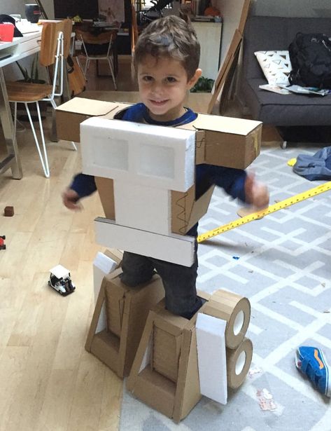 Transformers Cosplay, Transformer Halloween Costume, Optimus Prime Costume, Transformer Costume, Transformers Birthday Parties, Robot Craft, Cardboard Costume, Transformer Party, Robot Costumes