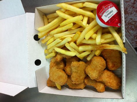 Dp's 12pcs  chicken nuggets with chips Chips And Chicken, Chicken Nuggets And Chips, Mc Donald's, Chicken And Chips, Fire Food, Junk Food Snacks, Food Babe, Food Therapy, Food Drinks Dessert