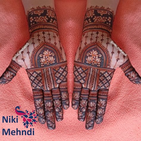 Old Style Mehndi Design, Professional Mehndi Designs, Half Hand Mehndi Design, Hand Mahendi, Mehedi Design, Full Mehndi, Bridal Mehandi, Mehndi Designs Bridal, Mehndi Designs Bridal Hands