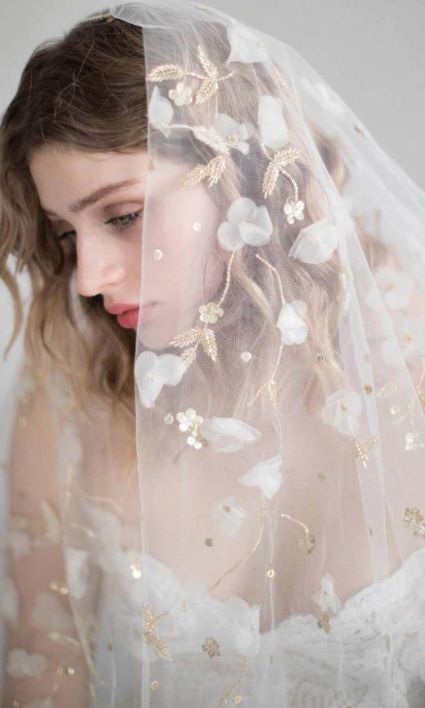 25 Unique Veils None of Your Friends Have Worn Unique Veils, Unique Wedding Veils, Unique Veil, Embroidered Veil, Gorgeous Wedding Makeup, Floral Veil, Best Wedding Makeup, Veil Styles, Veil Hairstyles