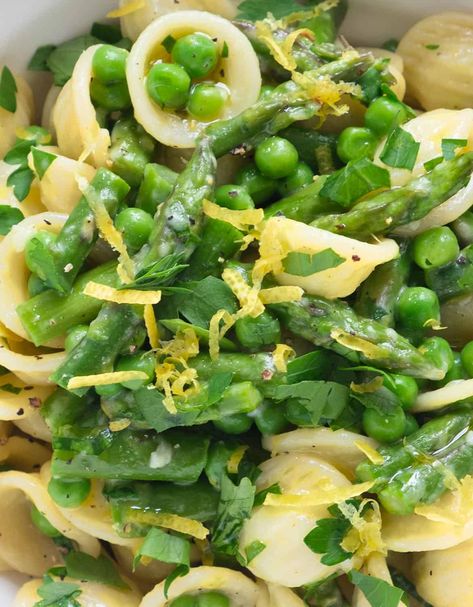 Ww Pasta, Peas Pasta, Asparagus Pasta Recipes, Asparagus And Peas, Pasta With Peas, Spring Pasta, Creamy Asparagus, Quick Vegetarian Meals, Meat Salad