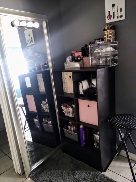 Makeup Area On Floor, Makeup Storage Ideas Small Spaces, Floor Makeup Area, Makeup Area In Bedroom Small Spaces, Small Makeup Area, Makeup Area In Bedroom, Vanity Diy, Beauty Room Salon, Space Makeup