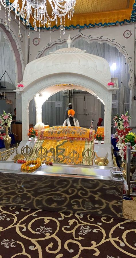 Gurughar Pics, Gurudwara Snapchat Stories, Waheguru Ji Wallpapers, Gurudwara Snap, Gurudwara Photography, Hand With Drip In Hospital Real, Snaps Aesthetic, Gurudwara Sahib, Hospital Real