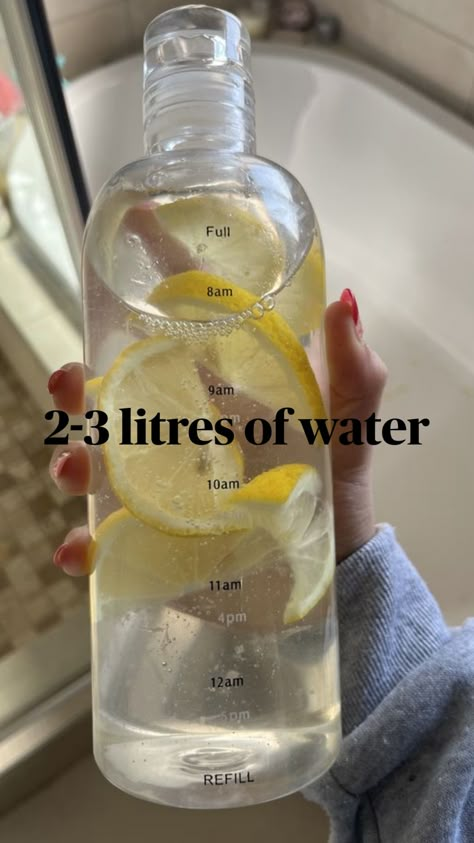 Water Aesthetic, Healthy Food Motivation, Healthy Sweets Recipes, Clear Mind, Healthy Lifestyle Inspiration, Healthy Eating Recipes, Lemon Water, Infused Water, Lifestyle Inspiration