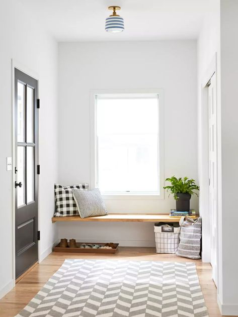 Small Entryway Bench, Window Seat Storage, Mud Room Storage, Diy Entryway, Clutter Free Home, Urban Farmhouse, Foyer Decorating, Entryway Storage, Built In Bench