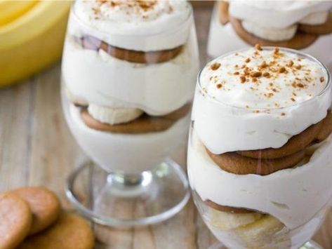 Bourbon Banana Pudding Recipe | Devour | Cooking Channel Bourbon Banana Pudding, Bachelorette Party Desserts, Kahlua Cheesecake, Pecan Pie Cupcakes, Banana Pudding Cupcakes, Cooking Channel Recipes, Pudding Cupcakes, Banana Pudding Recipe, Bourbon Recipes