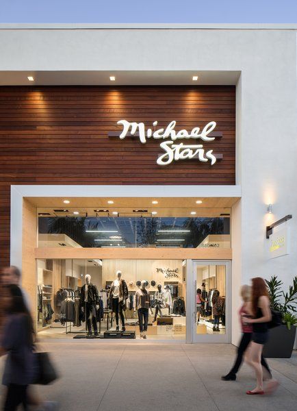 Photo 2 of 7 in Michael Stars El Segundo by Design Platform - Dwell Commercial Building Plans, محطة وقود, Retail Facade, Commercial Design Exterior, Retail Architecture, Shop Facade, Clothing Store Design, Facade Architecture Design, Storefront Design