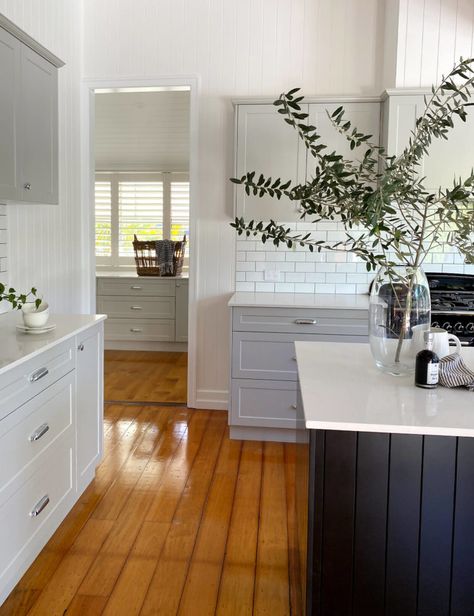 A big vision for a 100 year old Queenslander Queenslander Bathroom Renovation, Queenslander Kitchen Renovation, Queenslander Kitchen, Queenslander Homes Interior, Small Colonial, Old Queenslander, Queenslander Renovation, Queenslander Homes, Queenslander House