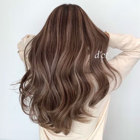 Korean Perm With Highlights, Hair Colour Ideas Korean, Korean Balayage Hair Ash Brown, Hair Colour Korean Style, School Friendly Hair Color, Korean Hair Color Highlight, Milktea Brown Hair Color Balayage, Korean Highlights Hair, Milk Tea Hair With Highlights