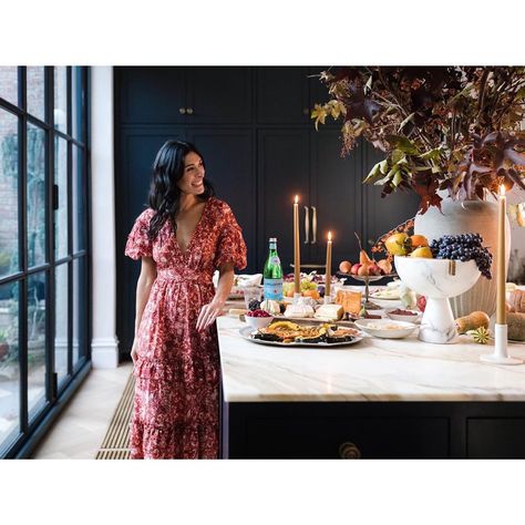 Athena Calderone on Instagram: “Let's call it like it is — I LOVE ENTERTAINING. #ad The symbiosis of gathering raw ingredients to craft a meal, gathering the decorative…” Thanksgiving Flowers, Athena Calderone, Kitchen Finishes, Food Photoshoot, Kitchen Island Decor, Island Food, Thanksgiving Tablescapes, Autumn Cozy, Kitchen Remodel Idea