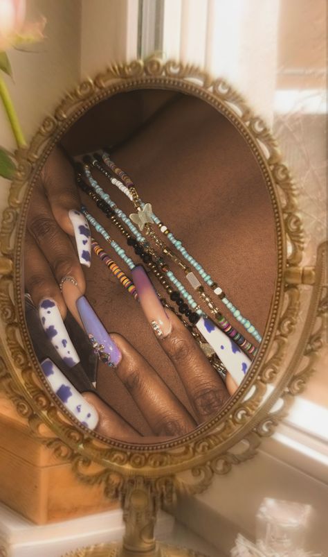 Waist Beads Photoshoot Ideas, Waistbead Photoshoot, Waistbead Aesthetic, Waistbeads Aesthetics, Waist Beads Aesthetic, Beads Aesthetic, Jewelry Promo, Oshun Goddess, Beaded Gloves