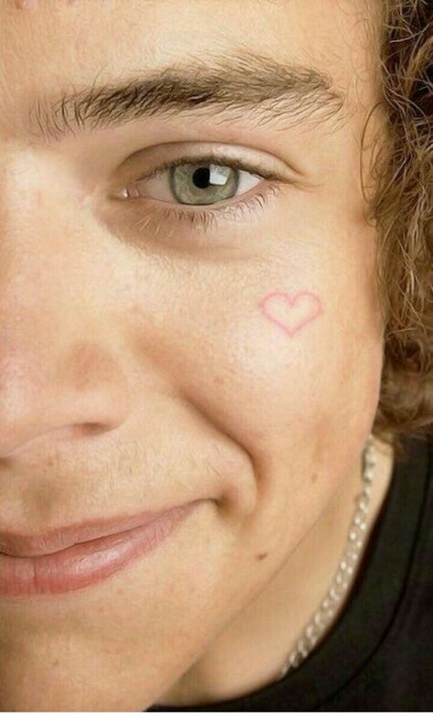 Harry Styles Eyes, Harry Styles Smile, Eye Close Up, Harry 1d, Harry Styles Aesthetic, Harry Styles Cute, Harry Styles Wallpaper, Harry Styles Pictures, Harry Styles Photos