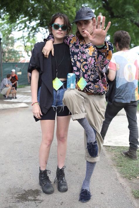 sky ferreira and zachary cole smith Zachary Cole Smith, Sky Ferreira, Couple Posing, Google Search