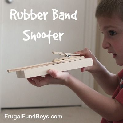 How to build a wooden rubber band shooter Rubber Band Shooter, Wood Projects For Kids, Woodworking Projects For Kids, Woodworking For Kids, Simple Toys, Homemade Toys, Scrap Wood Projects, Wood Carving Tools, Kids Wood