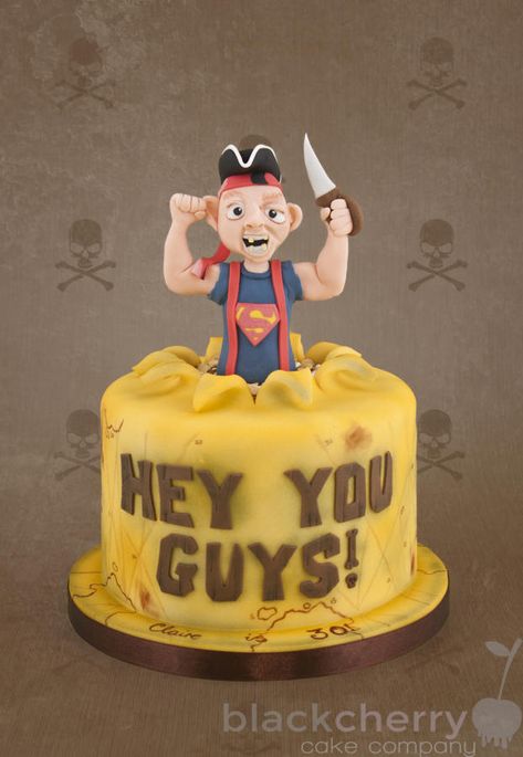 Goonies - Sloth Cake Black Cherry Cake, Goonies Birthday, Goonies Party, Geek Wedding Cake, Sloth Cake, Sloth Goonies, Sloth Cakes, Los Goonies, Sweet Birthday Cake