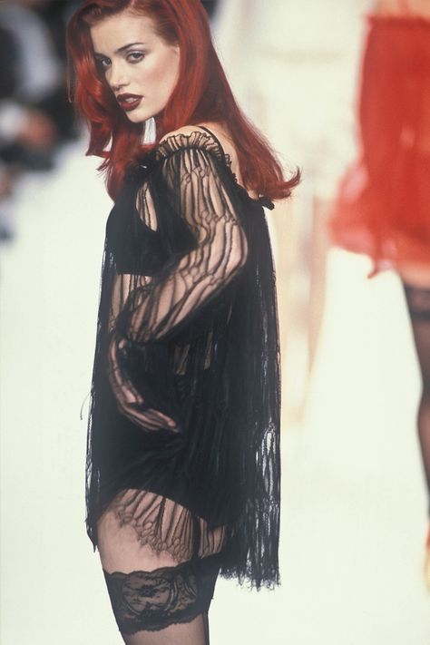 Sybil Buck, Sibyl Buck, Grunge Beauty, Karen Mulder, Runway Inspiration, Perfect Red Lips, Eva Herzigova, 2023 Outfits, Red Hair Inspo