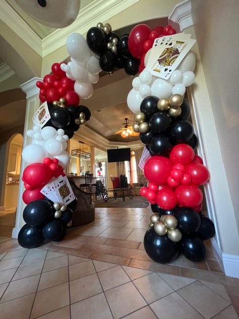 Game Night Balloon Garland, 50th Casino Theme Party, Deck Of Cards Themed Party, Casino Night Balloon Garland, Casino Theme Balloon Arch, Game Night Balloon Decorations, Vegas Balloon Garland, Deck Of Cards Birthday Theme, Playing Card Decoration Ideas