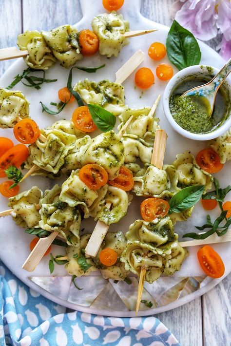 Pesto Tortellini & Tomato Skewers – SIMPLY BEAUTIFUL EATING Party Pasta, Tomato Skewers, Tortellini Skewers, Pesto Tortellini, Cherry Tomato Pasta, How To Make Pesto, Oven Roasted Chicken, Banana Chips, Best Party