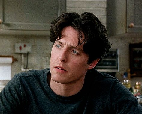 Nothing Hill Hugh Grant, Hugh Grant Long Hair, Hugh Grant 90s Notting Hill, Hugh Grant Haircut, Hugh Grant Hairstyle, Hugh Grant Icon, 90s Hugh Grant, Notting Hill Hugh Grant, Hugh Grant Glasses