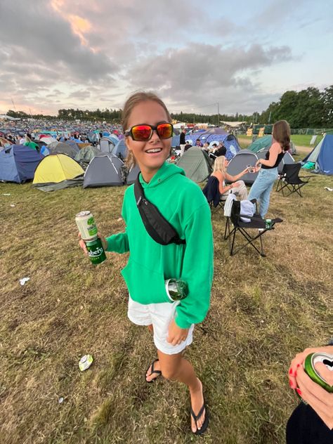 Festival Outfit Roskilde, Cold Festival Outfit, Roskilde Festival, Festival Aesthetic, Splendour In The Grass, Teen Summer, Summer Plans, Festival Vibes, European Summer